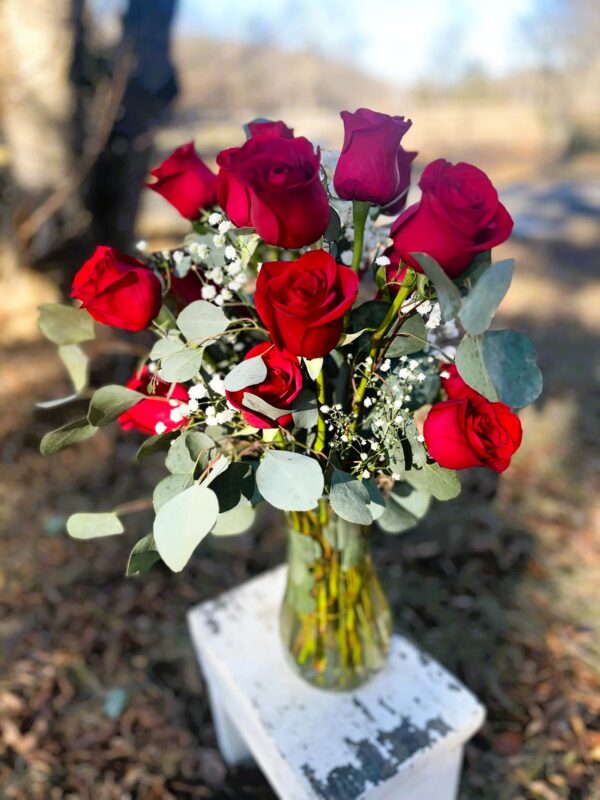 Dozen Rose Vase Arrangement - Image 3