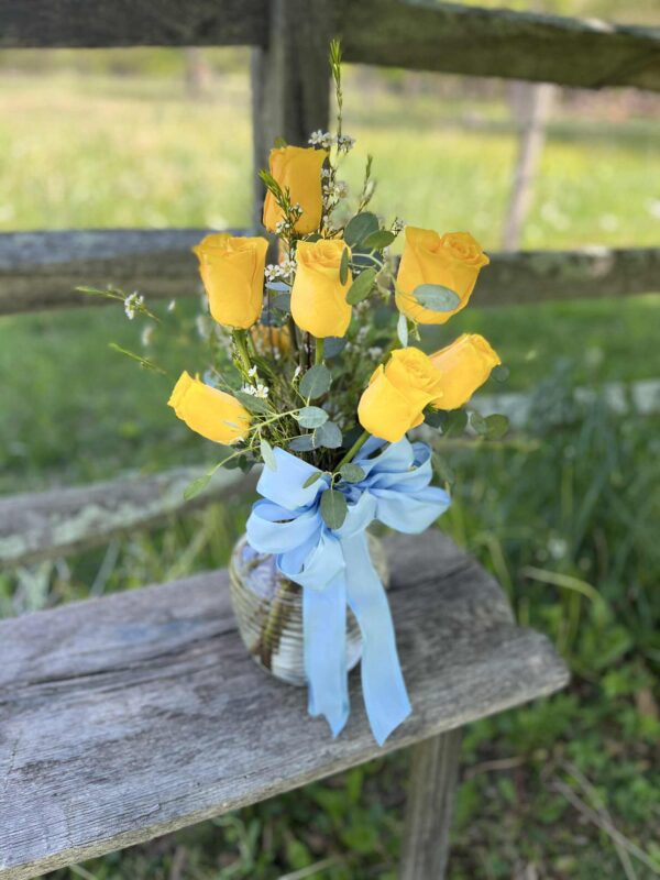 Dozen Rose Vase Arrangement - Image 4