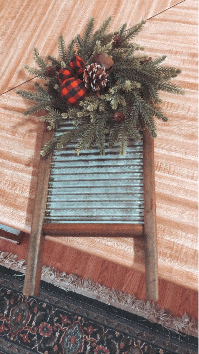 Old-Fashioned Christmas: A Decorative Washboard Workshop - Image 4